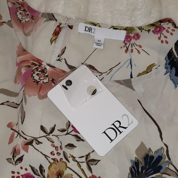 NWT Plus Size Floral Blouse - Picture 2 of 5